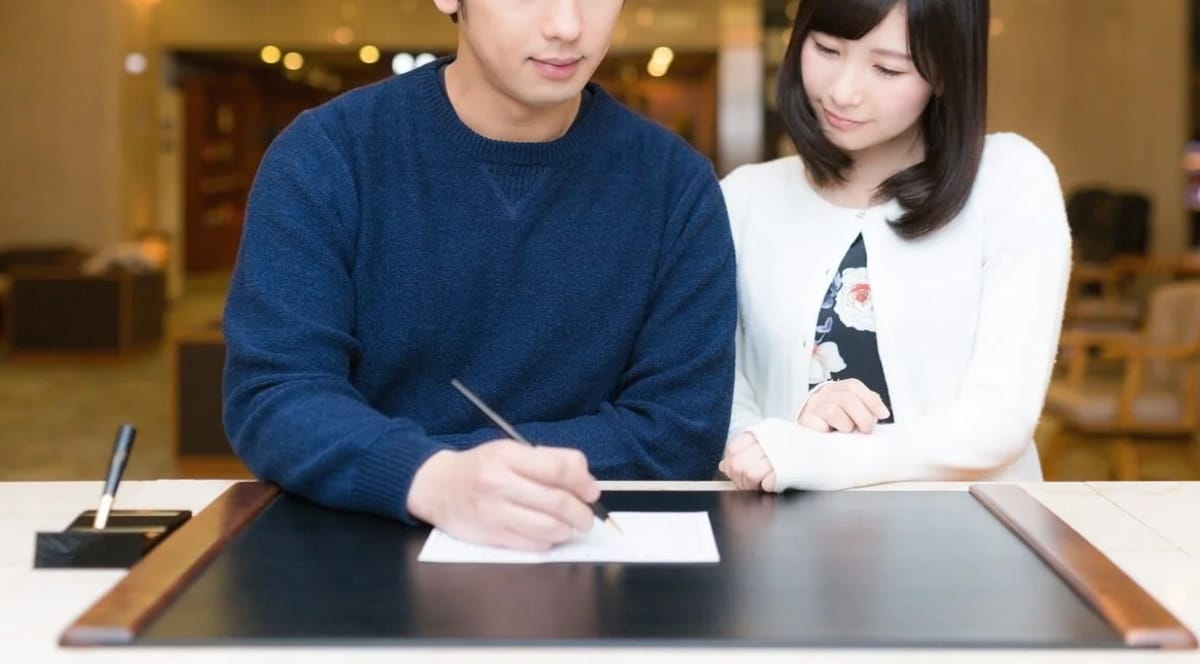 女とホテルへ行く浮気夫｜探偵事件簿-福岡