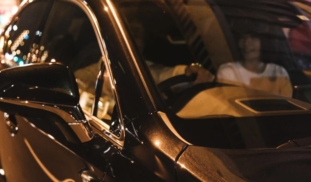 妻を悪者に仕立てる浮気夫――バレても会いに行く不倫の依存構造