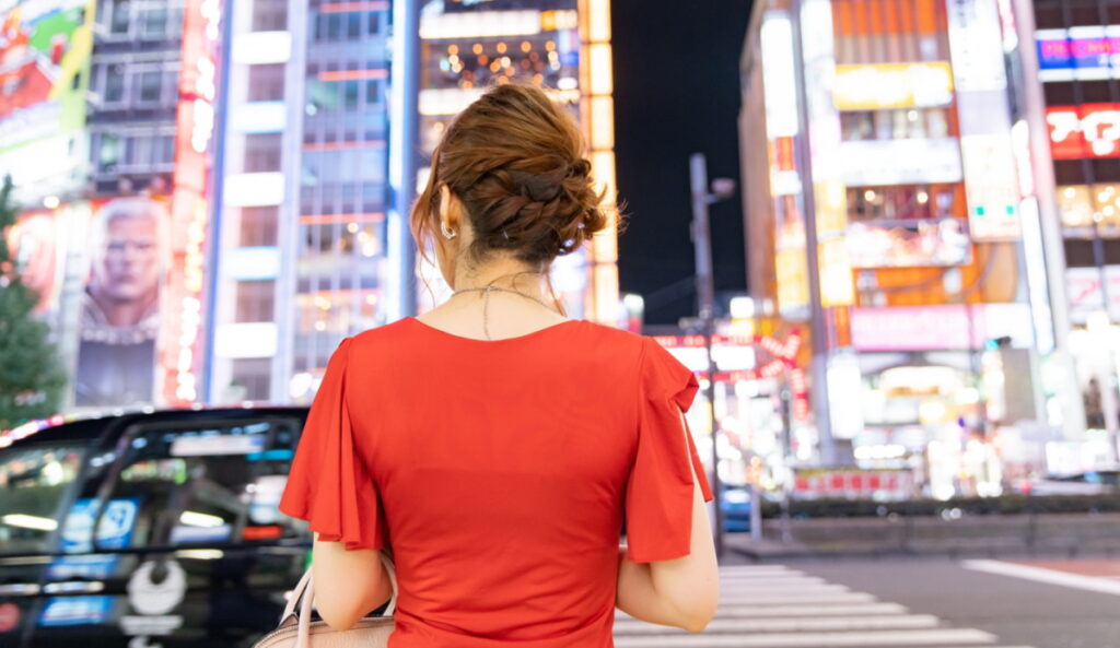 夜の中洲の女性|探偵事件簿-福岡