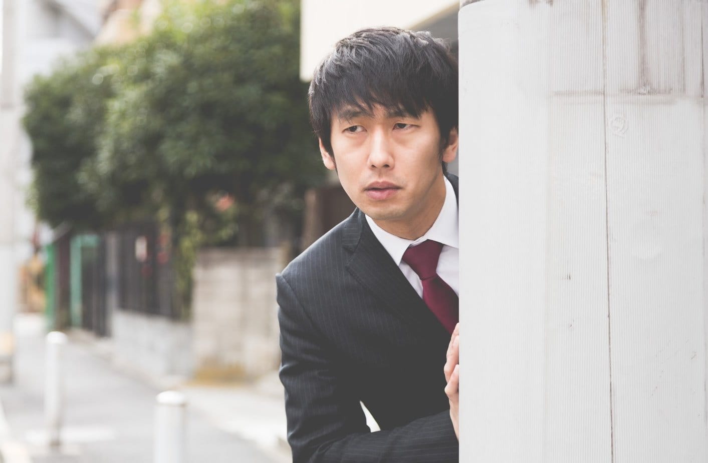 自分で浮気調査をするのは危険？