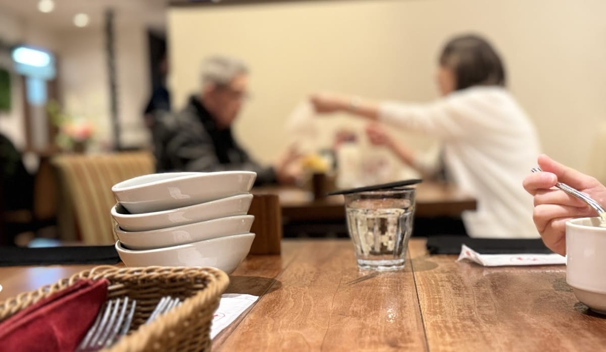 行橋市の妻の浮気調査事例｜レストランで食事