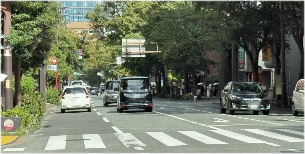 移動中の夫の車｜福岡市在住・医師の夫と春日市の看護師による浮気調査事例