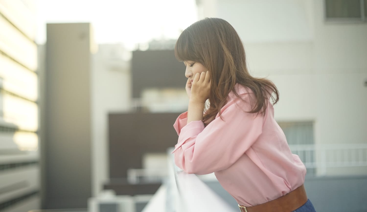 夫の帰宅が深夜続き、スマホを隠すようになった。悩み痩せ行く妻。